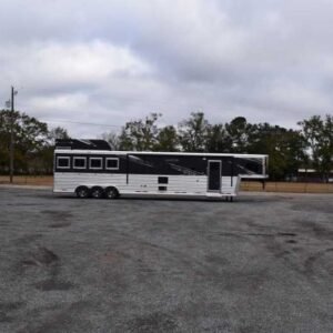 2021 Lakota Bighorn 8418GLQUG 4 Horse Trailer with 18′ Short Wall