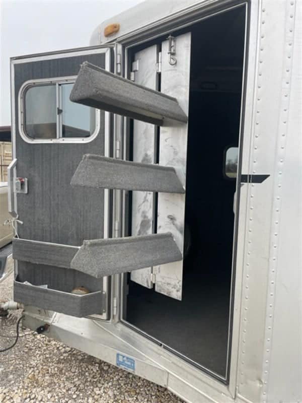 1999 Elite Custom 3 Horse Trailer - Image 9