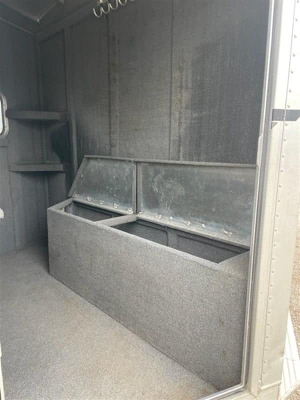 1999 Elite Custom 3 Horse Trailer - Image 10