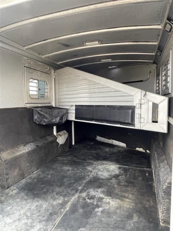 1999 Elite Custom 3 Horse Trailer - Image 4