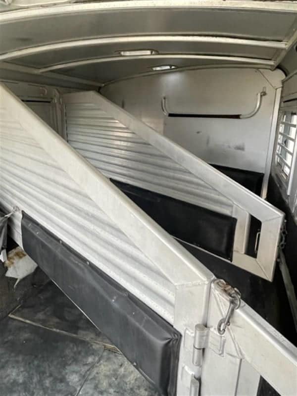 1999 Elite Custom 3 Horse Trailer - Image 6