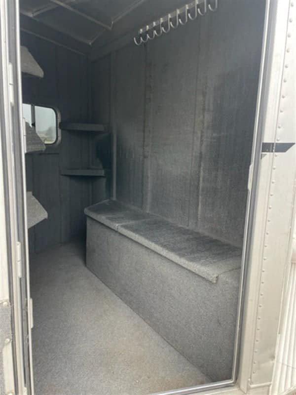 1999 Elite Custom 3 Horse Trailer - Image 13