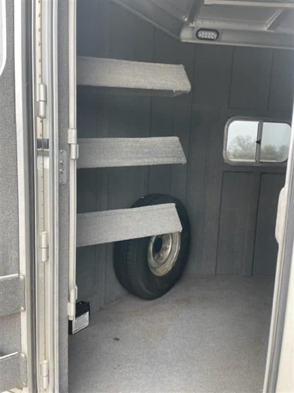 1999 Elite Custom 3 Horse Trailer - Image 11