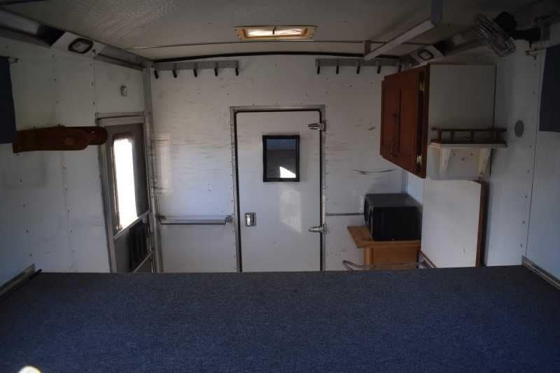 Used 1998 Silver Star 2HGN 2 Horse Trailer with 6′ Short Wall - Image 5