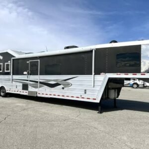 Used 2013 Bloomer 4 Horse 16′ LQ, 7’Slide, Air Ride, Pod, Mister/Water Sys  Air ride, HWH Slide, Integrated Pod